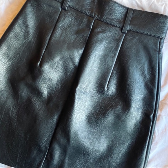 H&M faux leather skirt - Picture 2 of 4